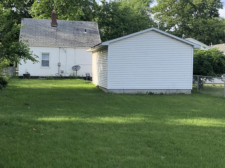 2272 E Converse Ave — Photo 22