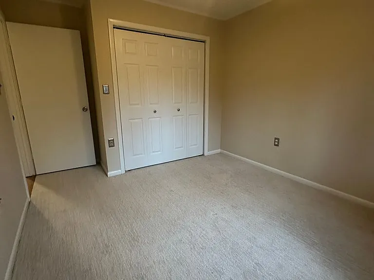 329 Shenandoah Cir — Photo 15