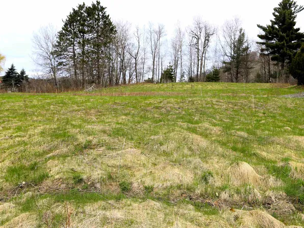 75 Kingdom Way, Newport City, VT 05855