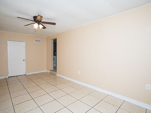3rd image of 1444 Montrose Ave