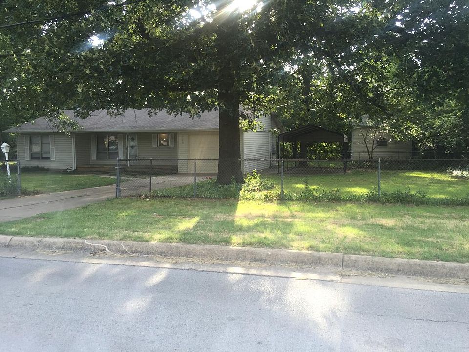 1st image of 929 S Wright St