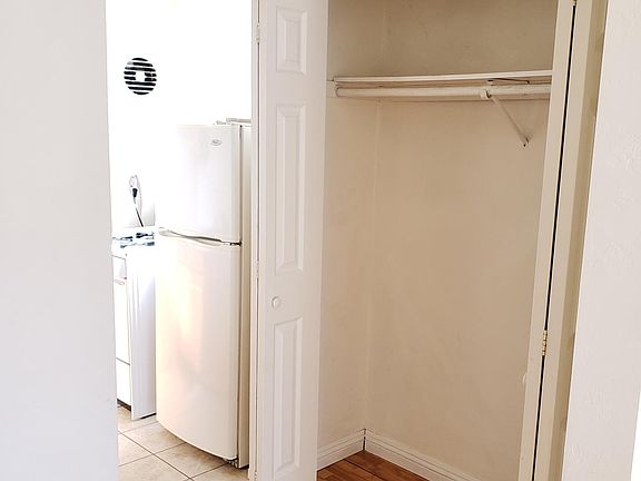 5th image of 4121 Kendall St