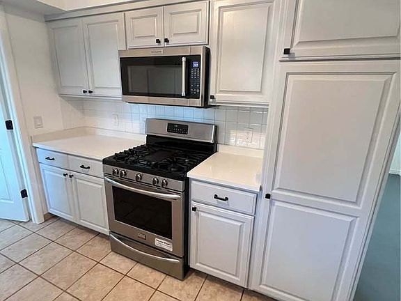 5th image of 85 N 300 E Room 5