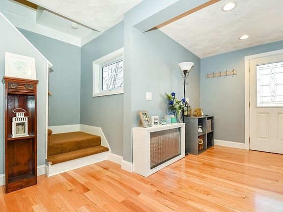 3rd image of 4 Franklin Street Ct