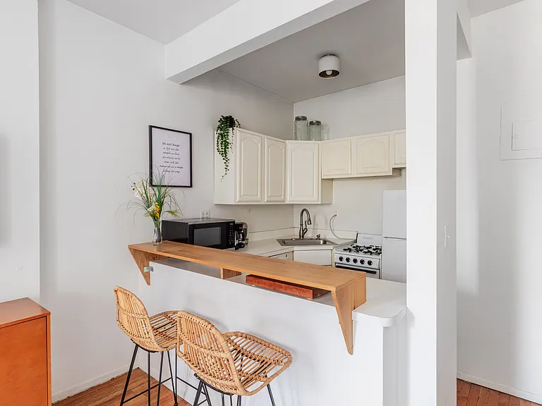765 Washington St #2W — Photo 10