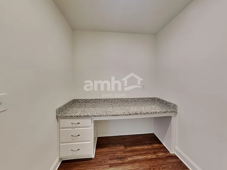 1079 Ashlyn Ct — Photo 11
