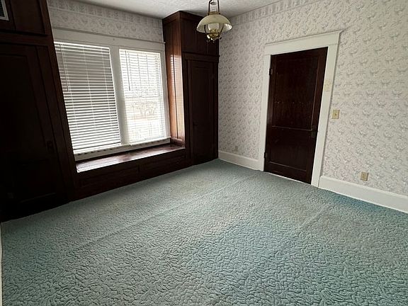 2nd image of 402 S Summer St