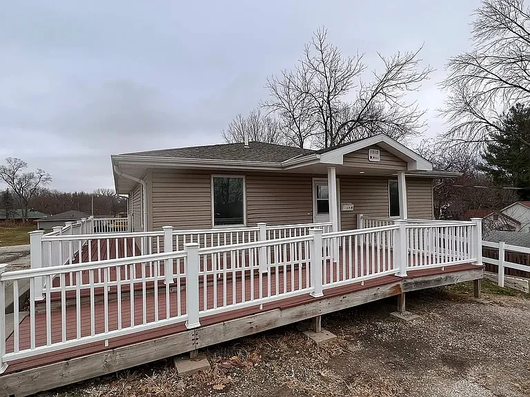 1010 Grove St — Photo 3
