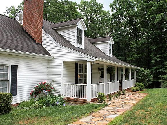 2nd image of 104 Knoll Ct