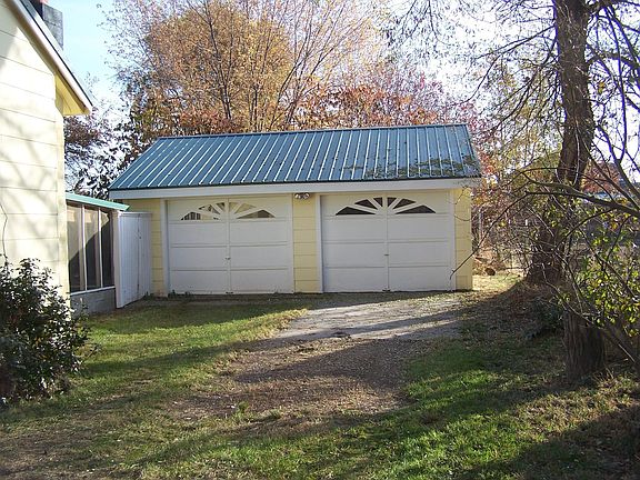 Detached 2 car garage