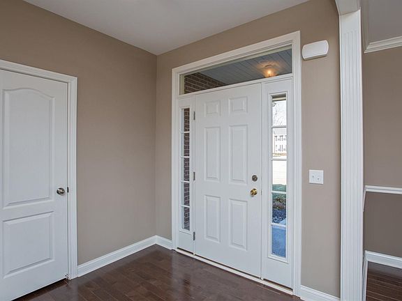 3rd image of 5492 Autumn Creek Dr