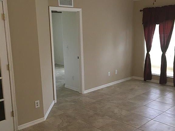 4th image of 204 Blackstone Dr