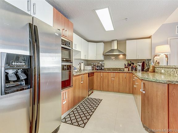 5th image of 170 SE 14th St APT 2508