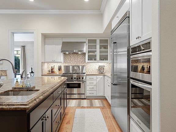 3rd image of 10 Idlewood Rd