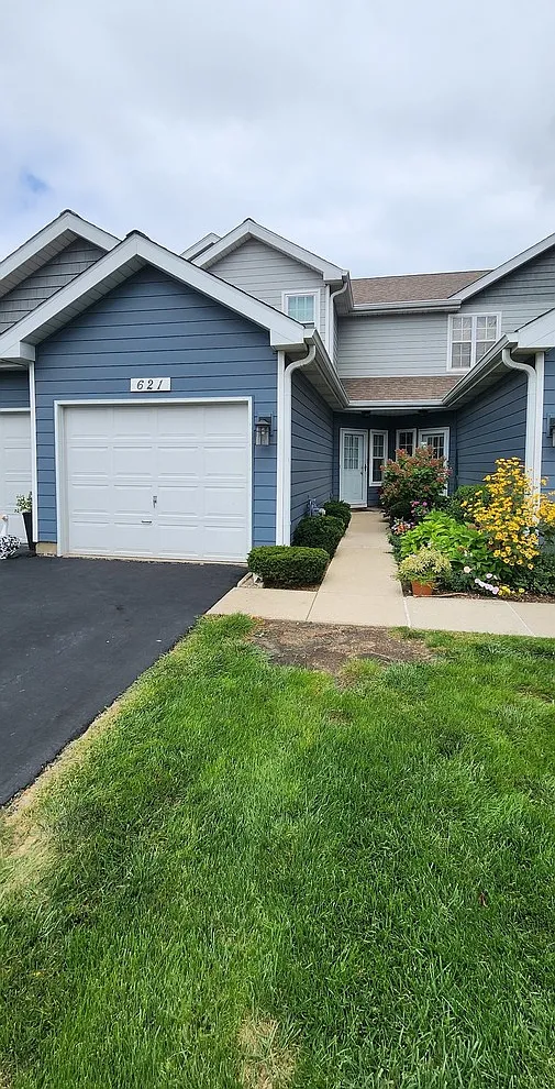 2 bed, 2.5 bath, $2,350 — Photo 2