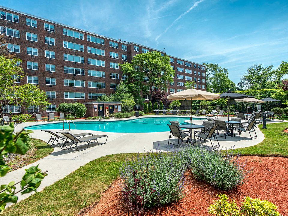 Swimming Pool with Sundeck