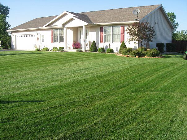 1st image of 1135 N Taylor Dr