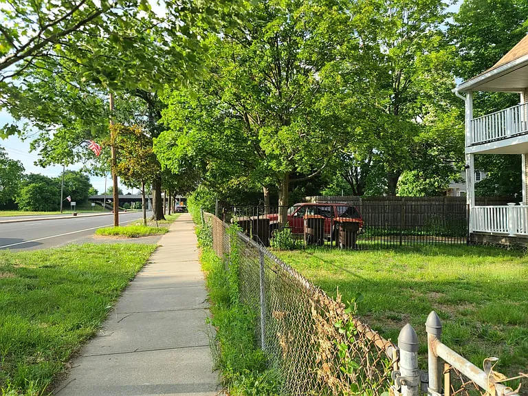 Main St — Photo 30