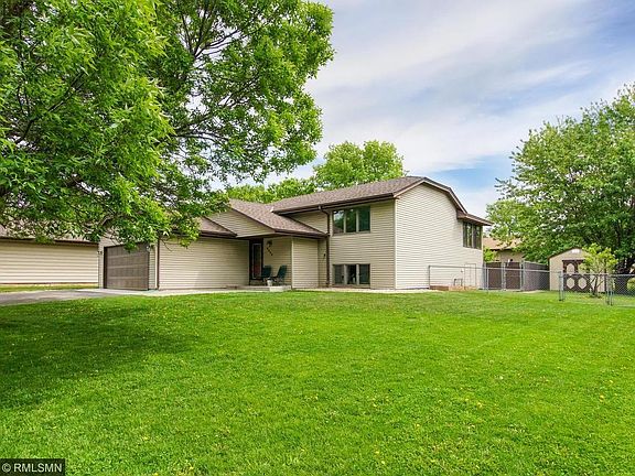 2nd image of 3208 Meadowbrook Ct