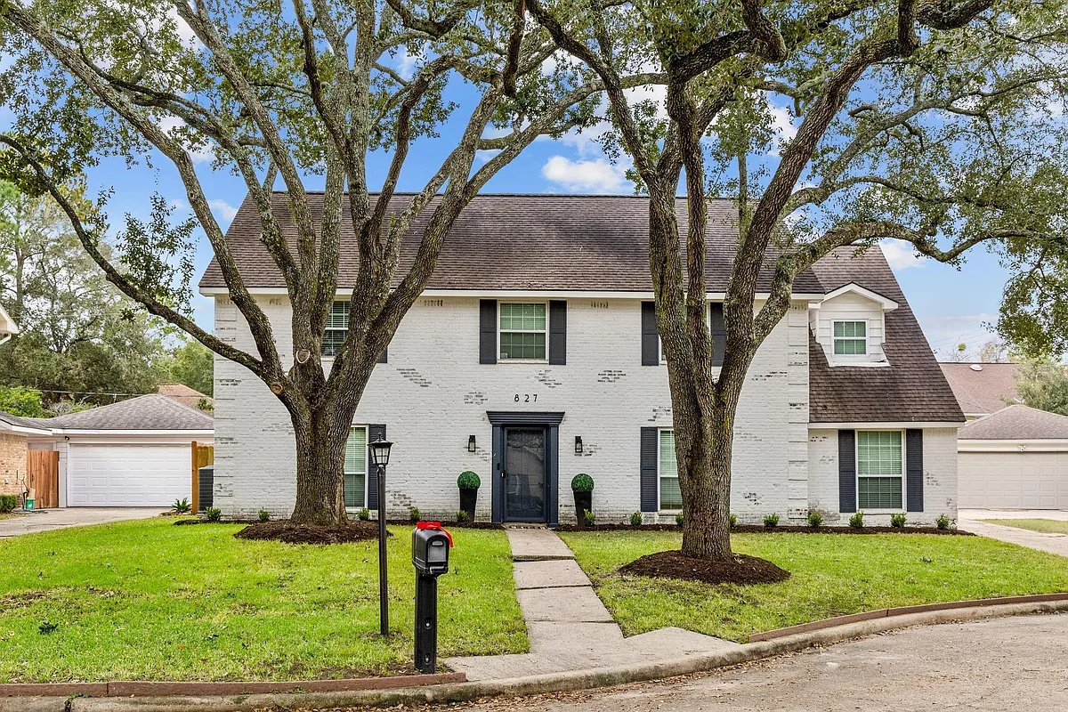 Building Photo - 827 Thicket Ln