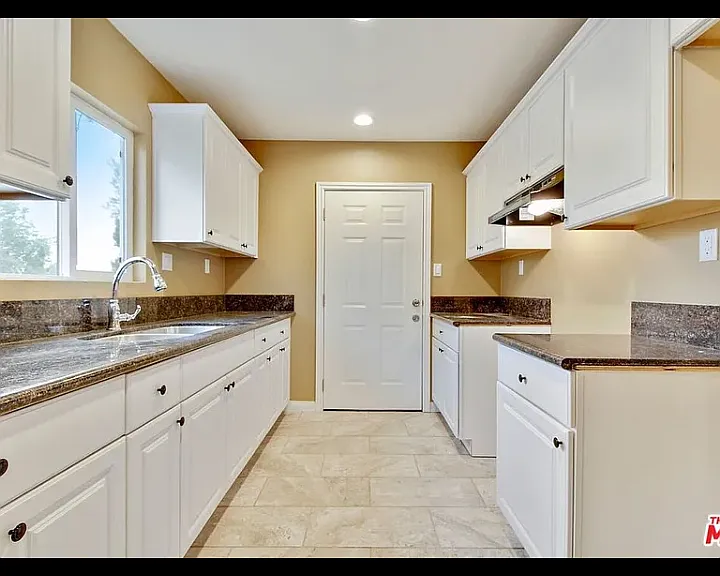 914 2nd St — Photo 3