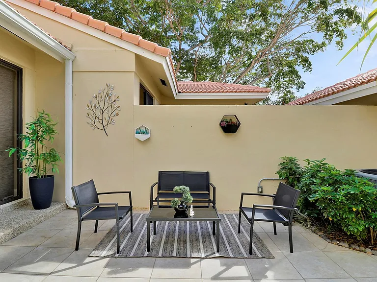 204 Old Meadow Way — Photo 4