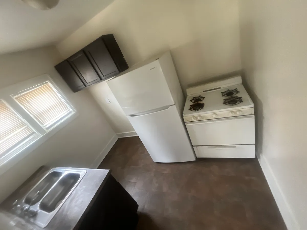 Building Photo - 1625 W Keefe Ave #3