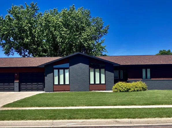 4211 11th Ave NW, Watertown, SD 57201