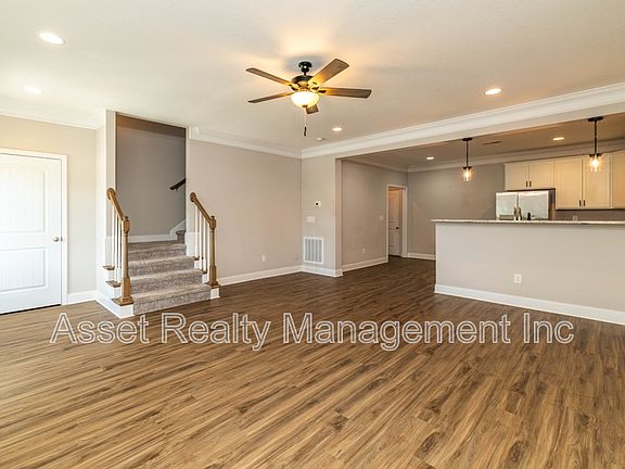 5th image of 338 Broadberry Ave