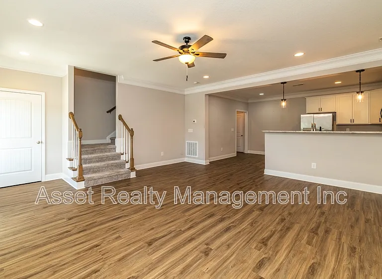 338 Broadberry Ave — Photo 5