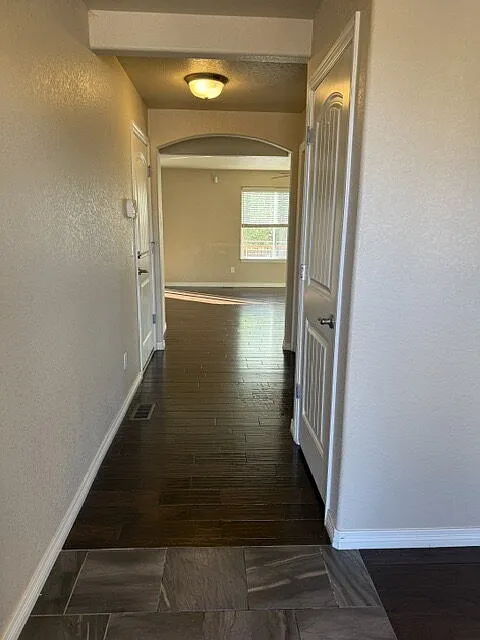 5 bed, 3.5 bath, 2768 sqft, $2,600 — Photo 2