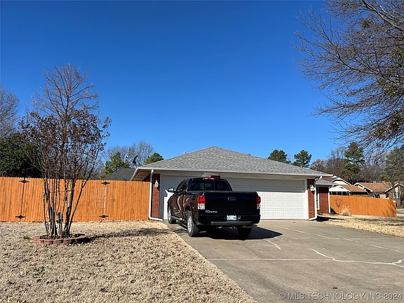 2nd image of 2501 Pelican Dr