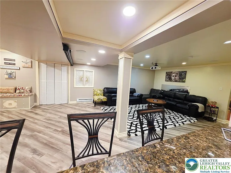 1052 Kingston Ln — Photo 41