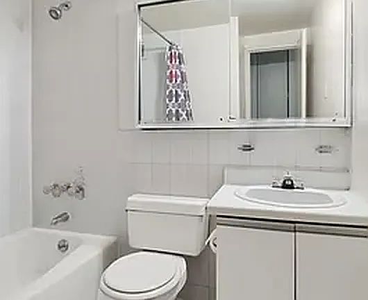 3rd image of 220 E 24th St APT 3G
