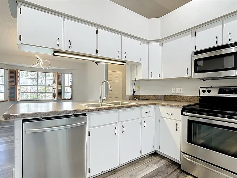 227 Robbins Rest Cir — Photo 8