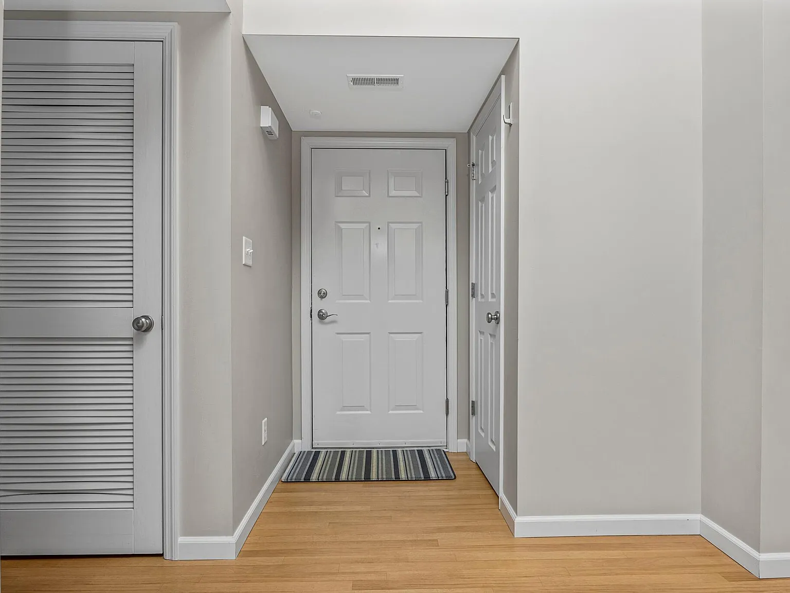 2 bed, 1012 sqft, $1,750 — Photo 4