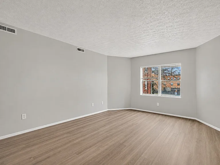 564 Glenwood Ave #34 — Photo 2