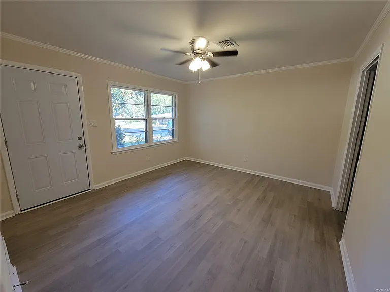 950 Karen Rd — Photo 2