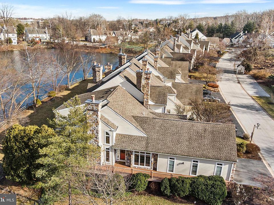 1st image of 211 Shoreline Dr