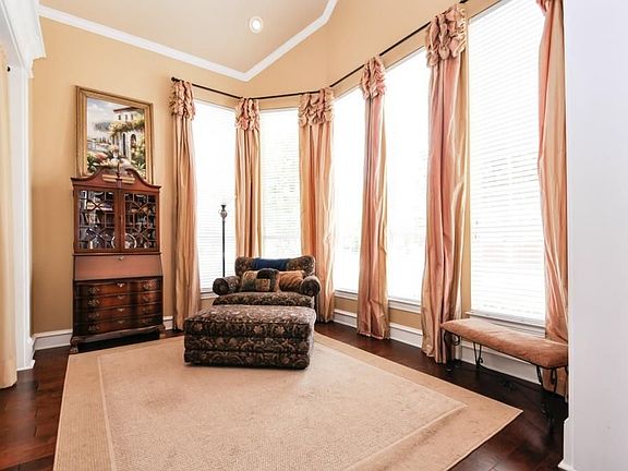 5th image of 621 Driftwood Ct