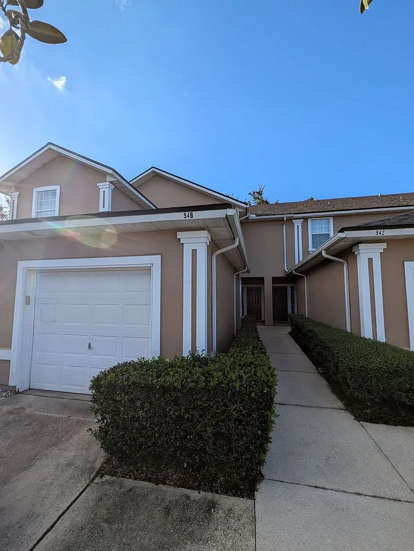 Charming 2 Bed, 2.5 Bath Townhome Ready to Move in — Photo 1