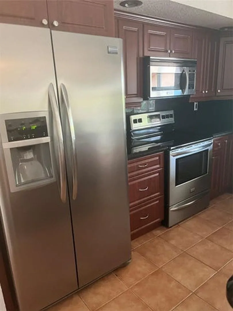 10734 NW 17TH Manor, Coral Springs, FL 33071 — Photo 2