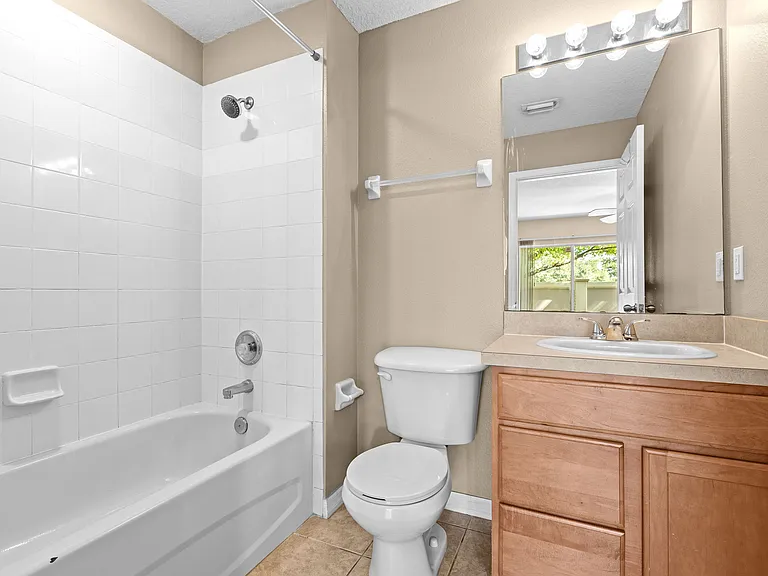 2412 Middleton Grove Dr — Photo 16