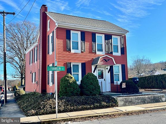 3rd image of 301 S Franklin St