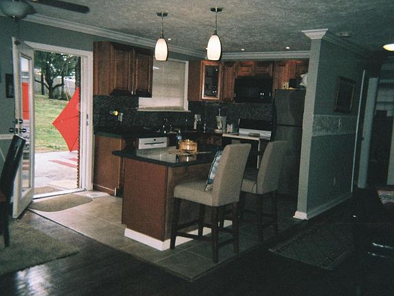 3rd image of 6812 Stockton Dr