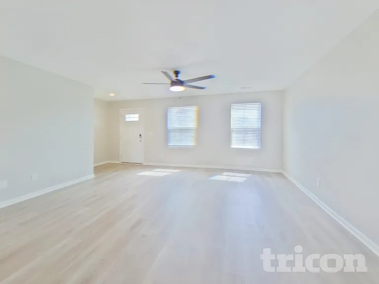 656 McCormick Ln — Photo 2