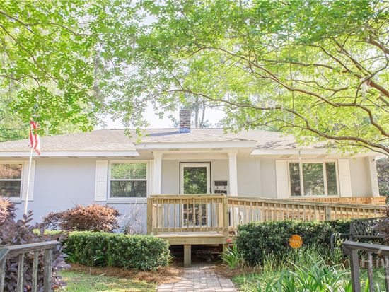 135 E Derenne Ave, Savannah, GA 31405