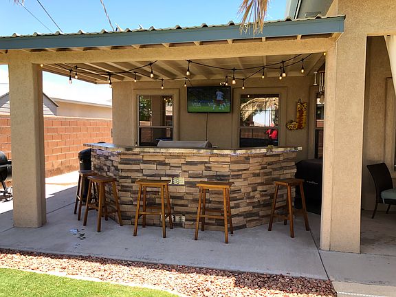 Outdoor kitchen 