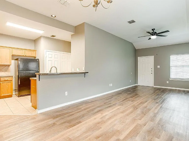 812 Walnut St — Photo 2