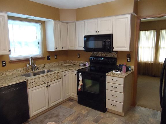 5th image of 506 Stockdale Dr